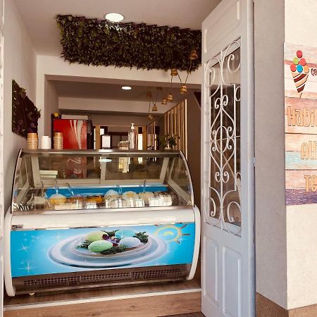 Albergue Y Gelateria Il Nonno ซาร์เรีย ภายนอก รูปภาพ